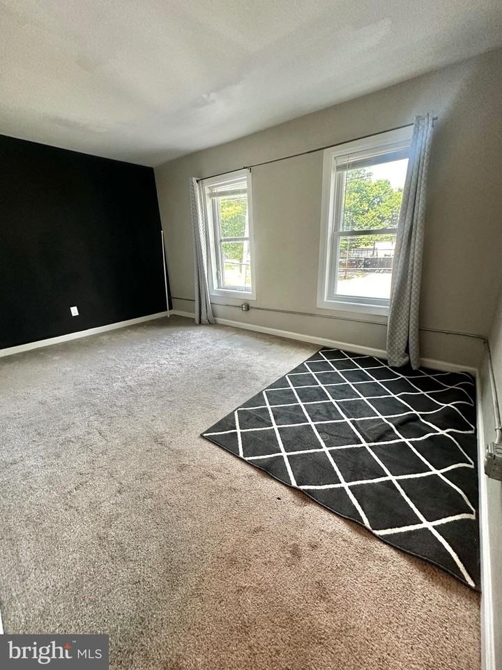 113 S Washington St #B - Photo 7 of 12