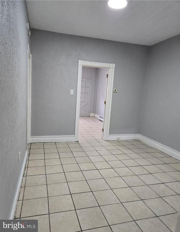 436 Pierce St - Photo 3 of 18