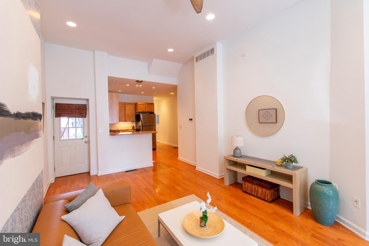 1921 Poplar St #1 - Photo 4 of 20