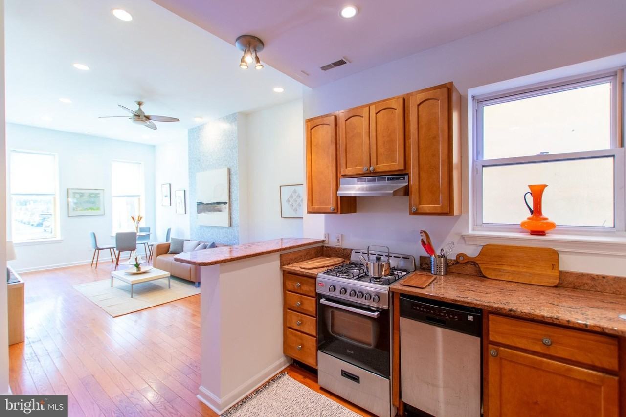 1921 Poplar St #1 - Photo 5 of 20