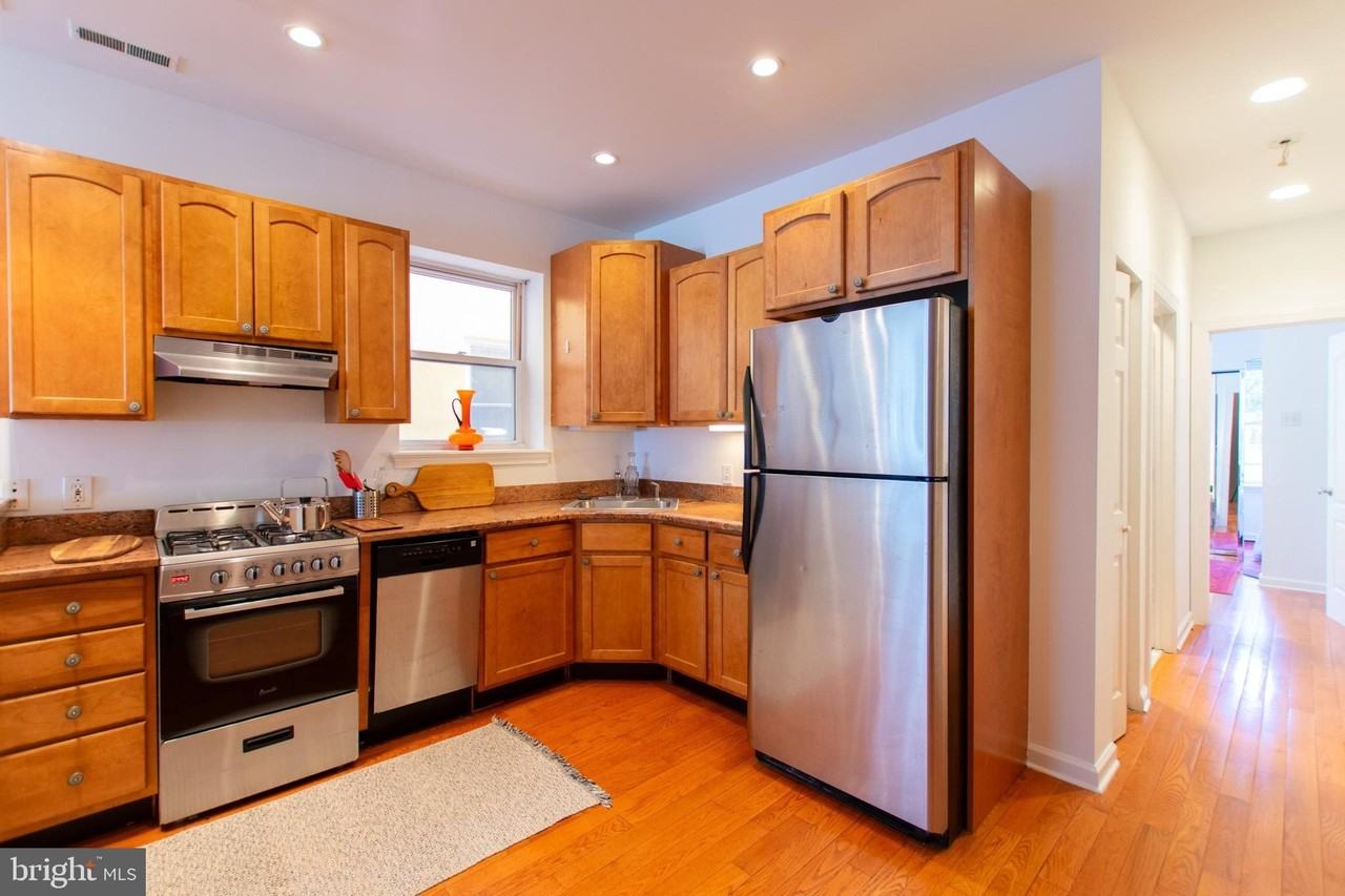 1921 Poplar St #1 - Photo 6 of 20