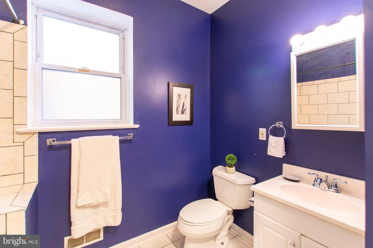 1921 Poplar St #1 - Photo 7 of 20