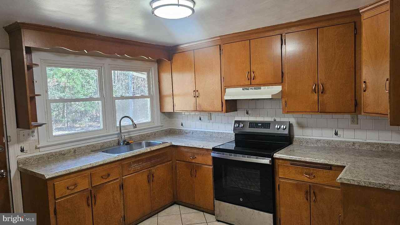 16403 Dawn Blvd - Photo 5 of 9