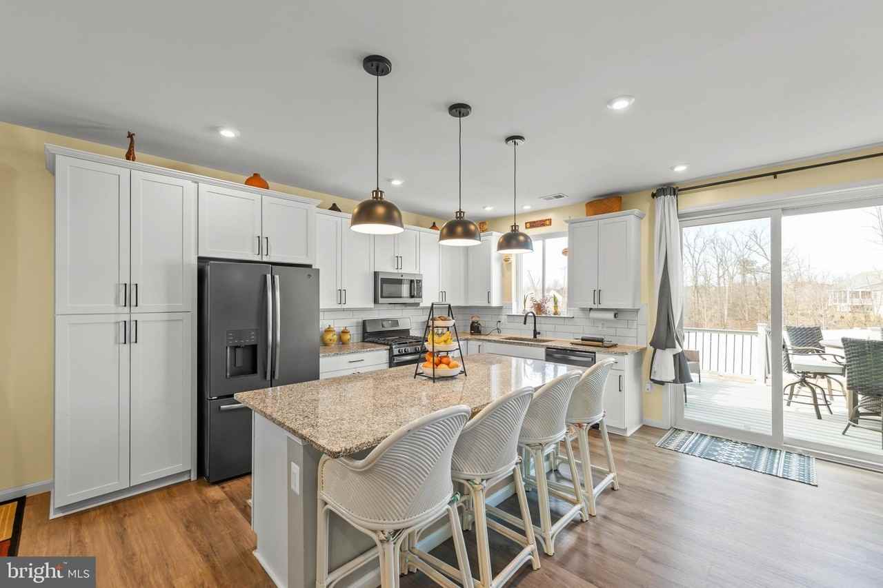 124 Lenore Ln - Photo 4 of 40