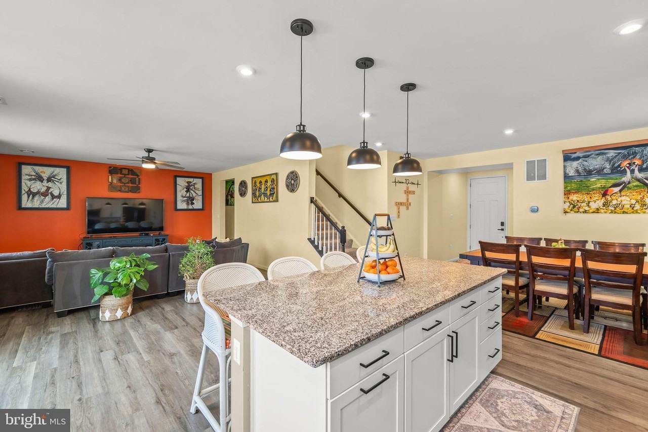 124 Lenore Ln - Photo 6 of 40