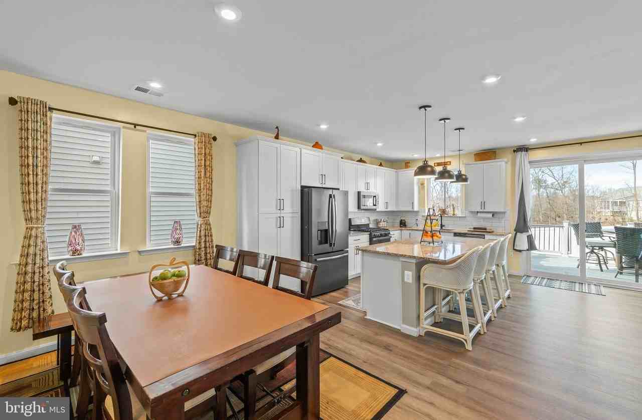124 Lenore Ln - Photo 7 of 40