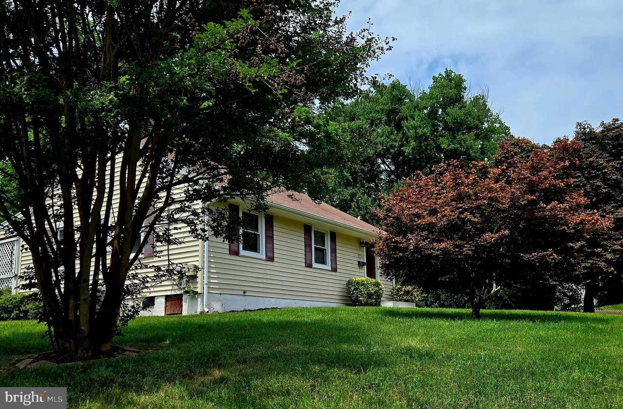 7236 Pimmit Ct - Photo 4 of 22