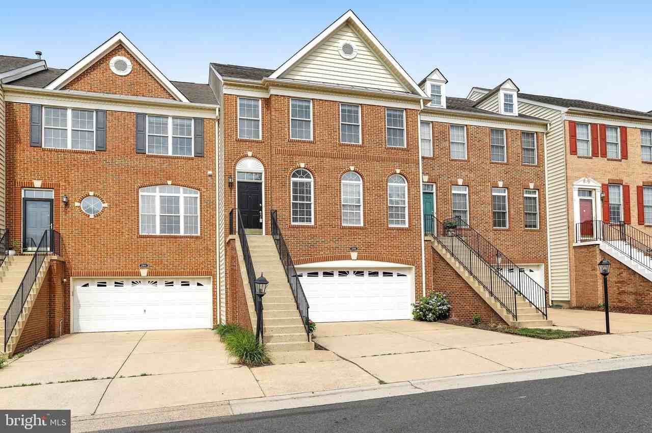 22616 Welborne Manor Sq - Photo 3 of 45
