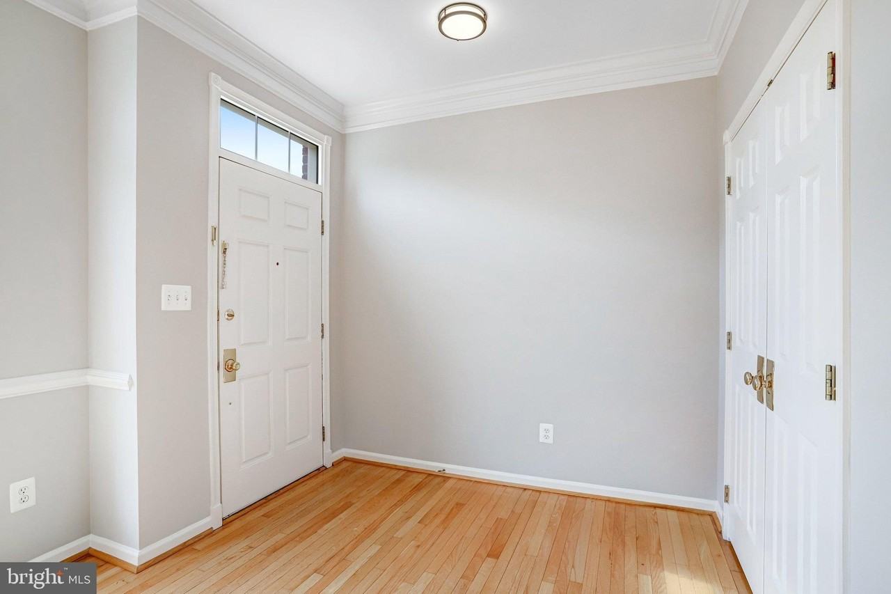 22616 Welborne Manor Sq - Photo 5 of 45
