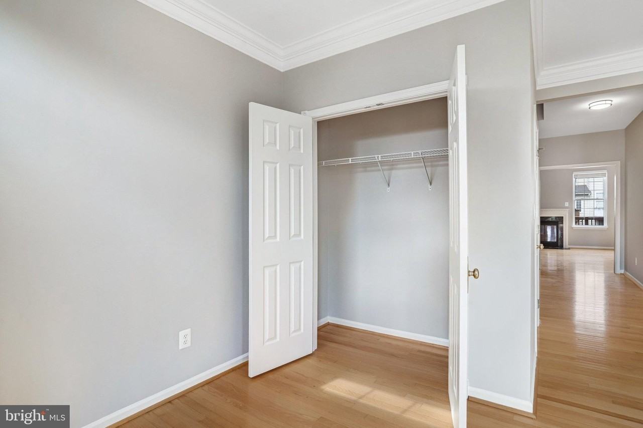 22616 Welborne Manor Sq - Photo 6 of 45