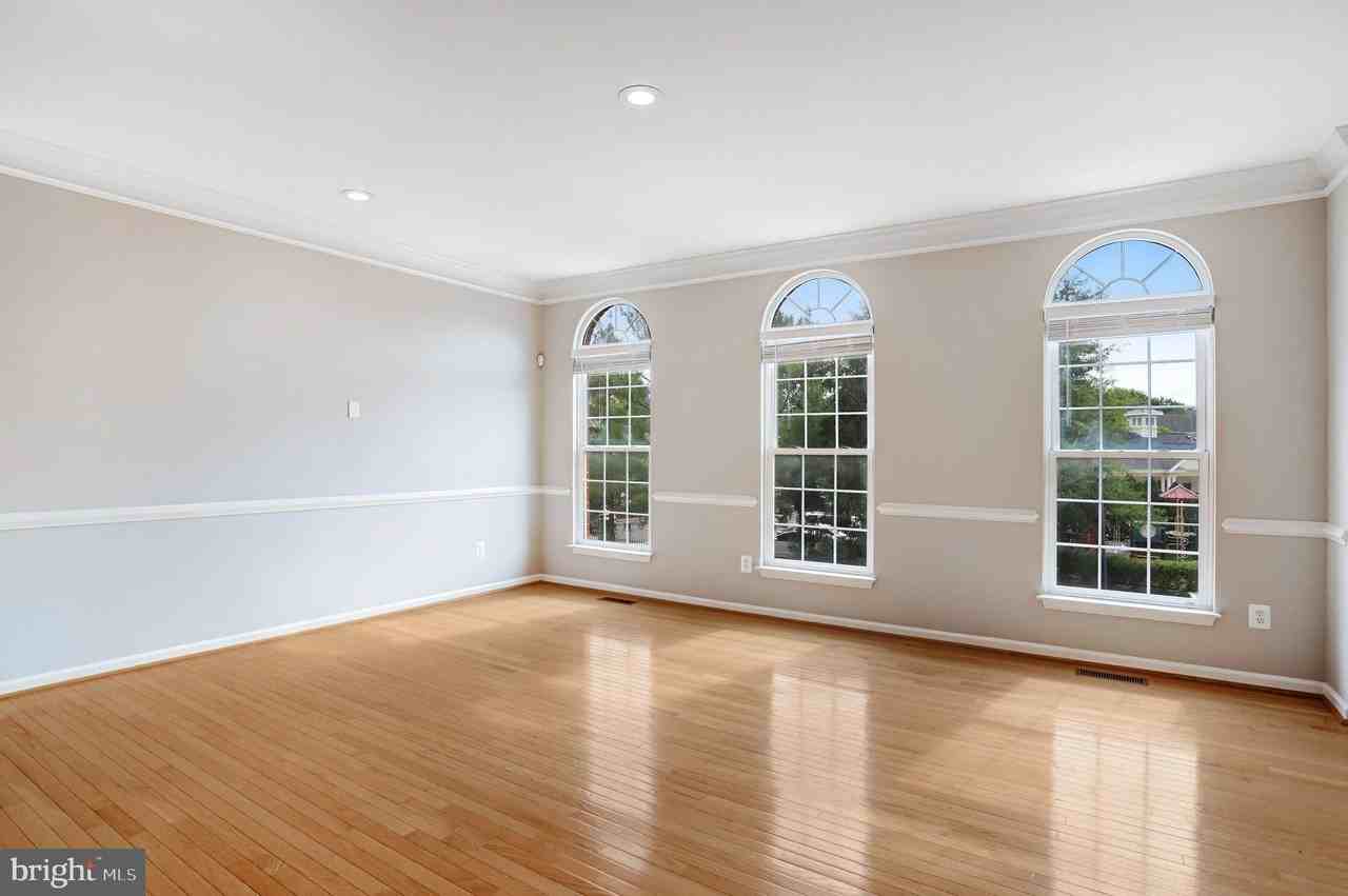 22616 Welborne Manor Sq - Photo 7 of 45