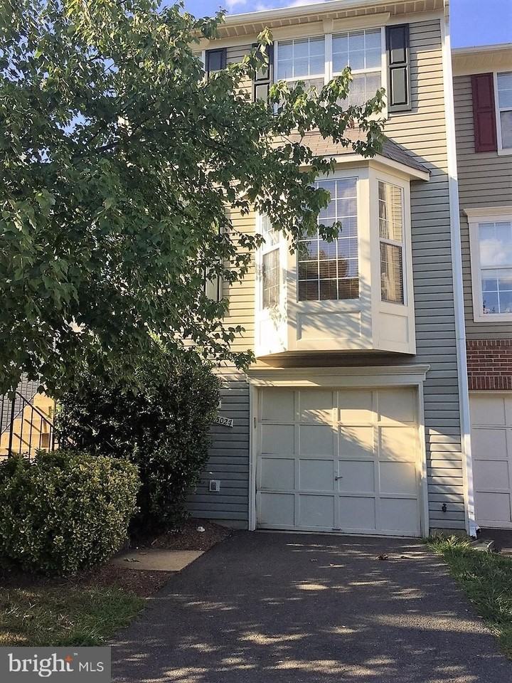 45027 Fellowship Sq - Photo 2 of 3