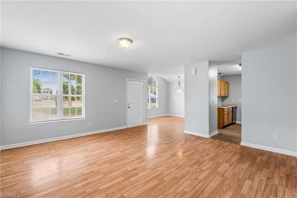 405 N Dudley St - Photo 5 of 27