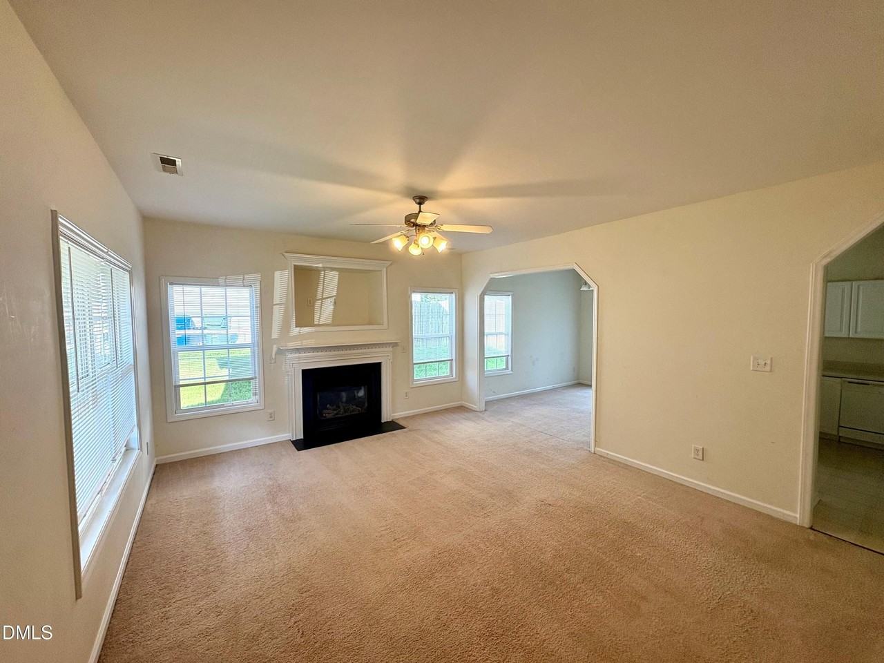 1822 Eva Mae Dr - Photo 2 of 8
