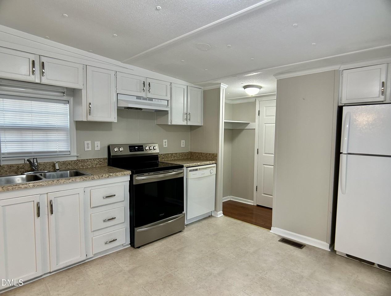 2145 Winston Rd - Photo 5 of 22