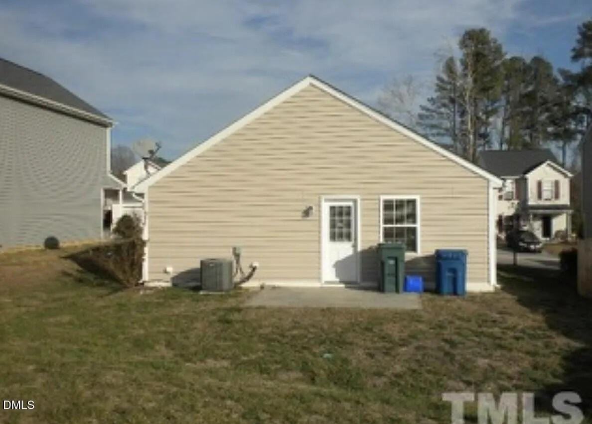 509 Cove Hollow Dr - Photo 3 of 4