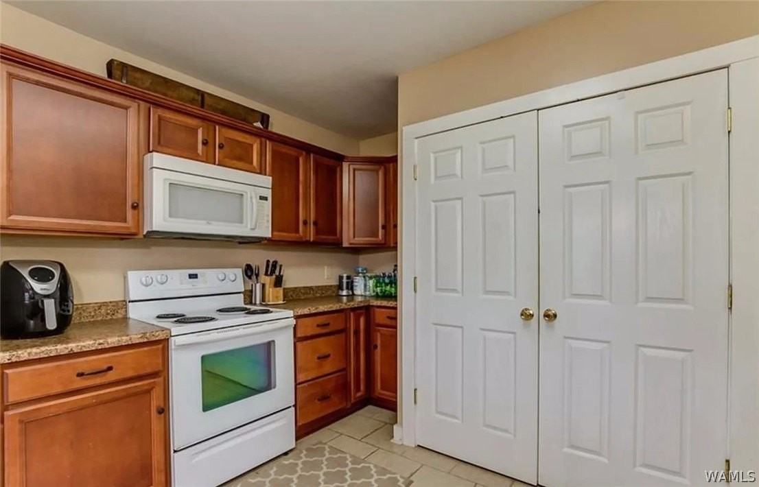 35 Beverly Hts - Photo 3 of 10