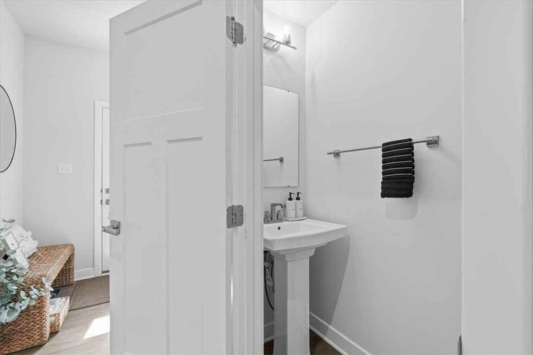 5203 Spruce Rd - Photo 5 of 38