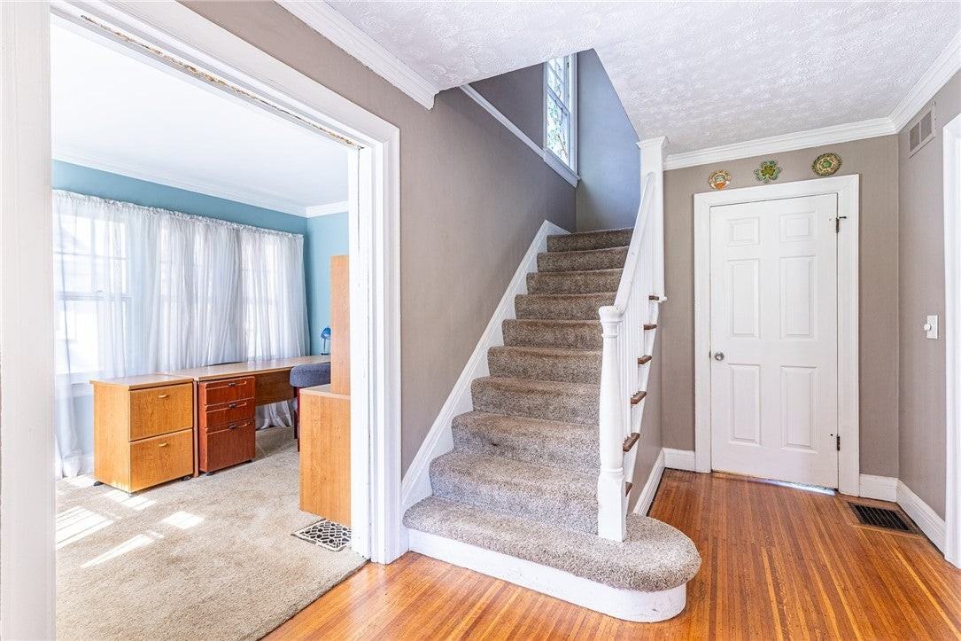 58 Fairview Cres - Photo 4 of 46