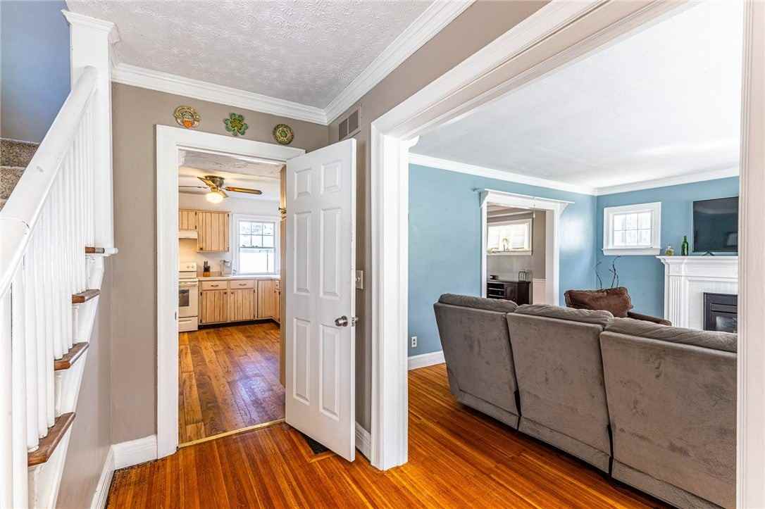 58 Fairview Cres - Photo 7 of 46