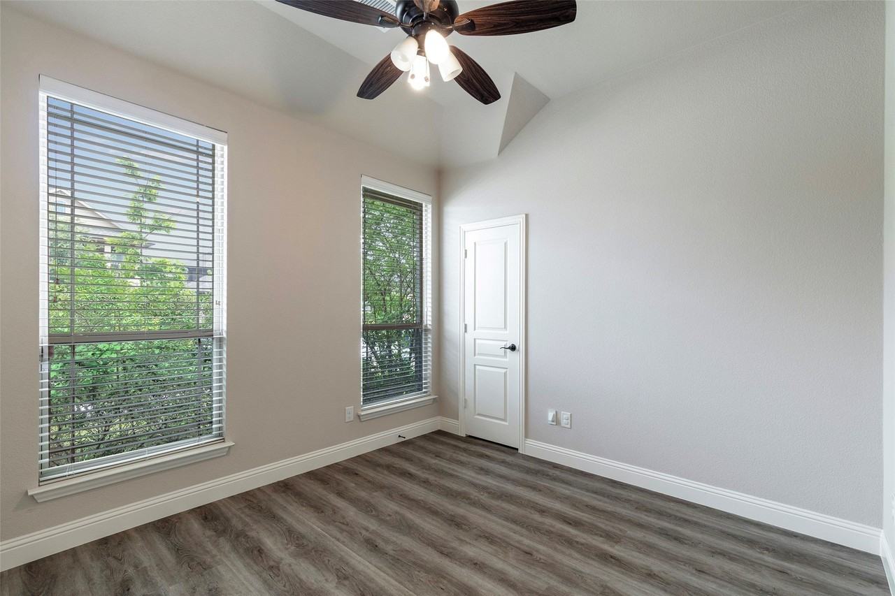 817 Edinburgh Dr - Photo 5 of 25
