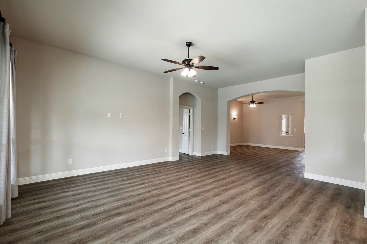 817 Edinburgh Dr - Photo 7 of 25