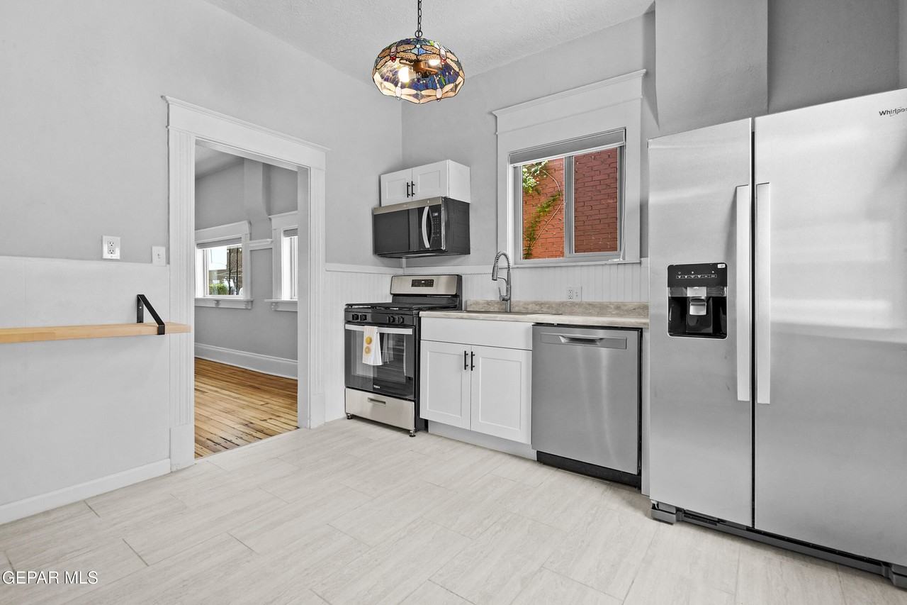 305 E River Ave - Photo 5 of 40