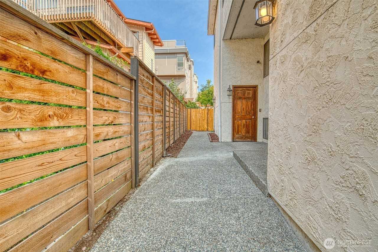 1006 N 43rd St - Photo 2 of 15
