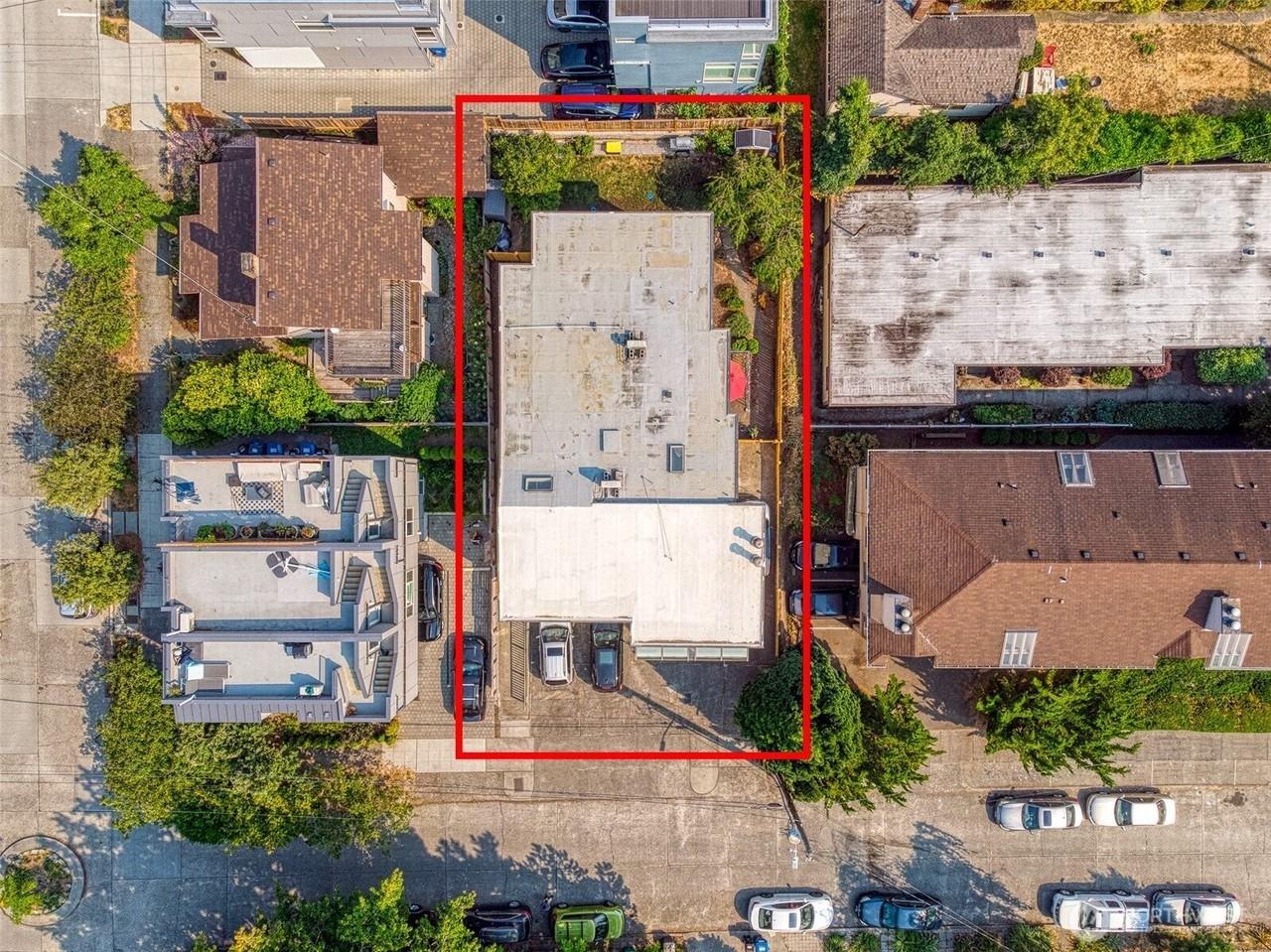 1006 N 43rd St - Photo 4 of 15