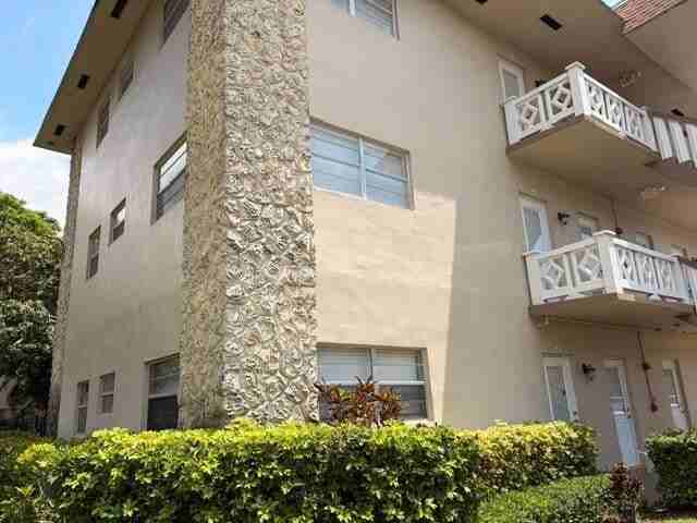 5103 Nw 35th St - Photo 4 of 50