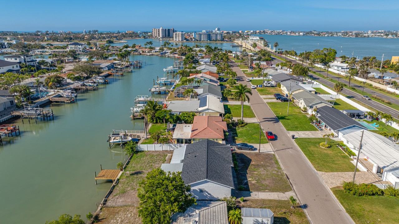 7930 Causeway Blvd S - Photo 4 of 50