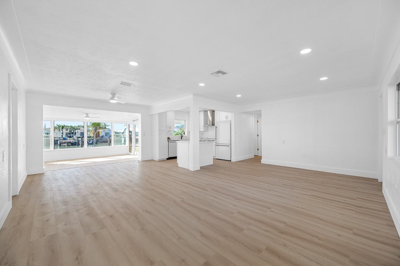 7930 Causeway Blvd S - Photo 6 of 50