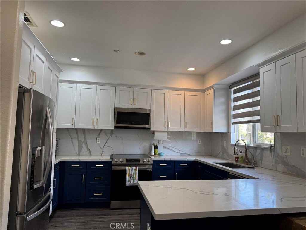 2271 Yarbough Dr - Photo 3 of 19