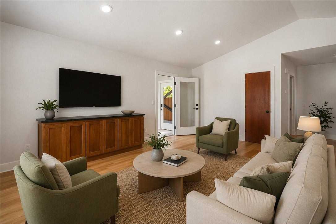 1808 Sw D St - Photo 5 of 40