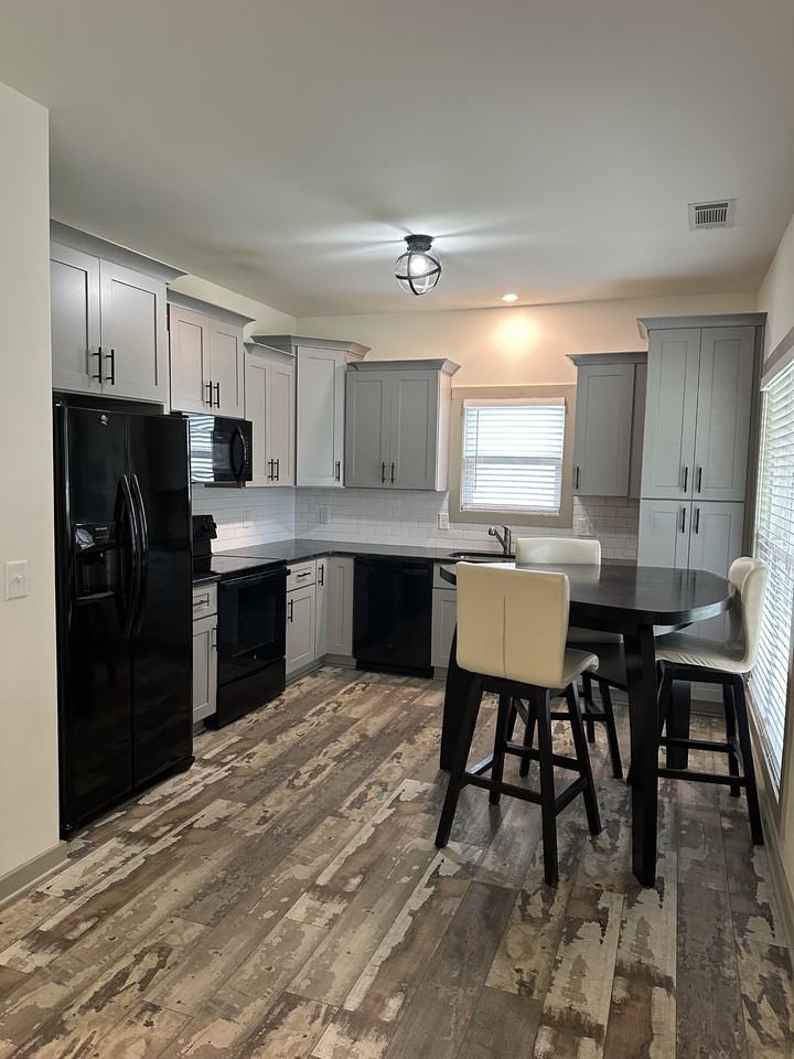 188 Vickery St #B - Photo 3 of 17
