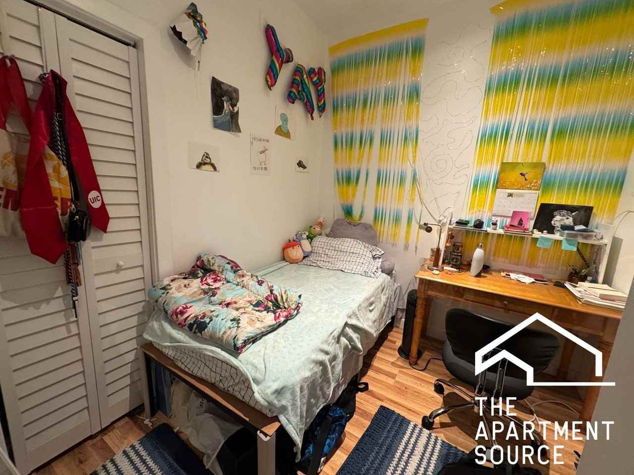 1037 W Polk St #1R - Photo 3 of 10