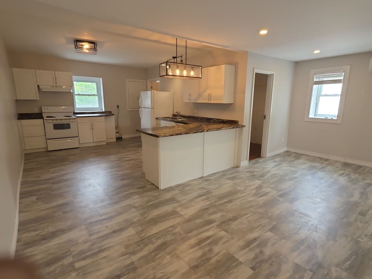 131 Brown St - Photo 4 of 17