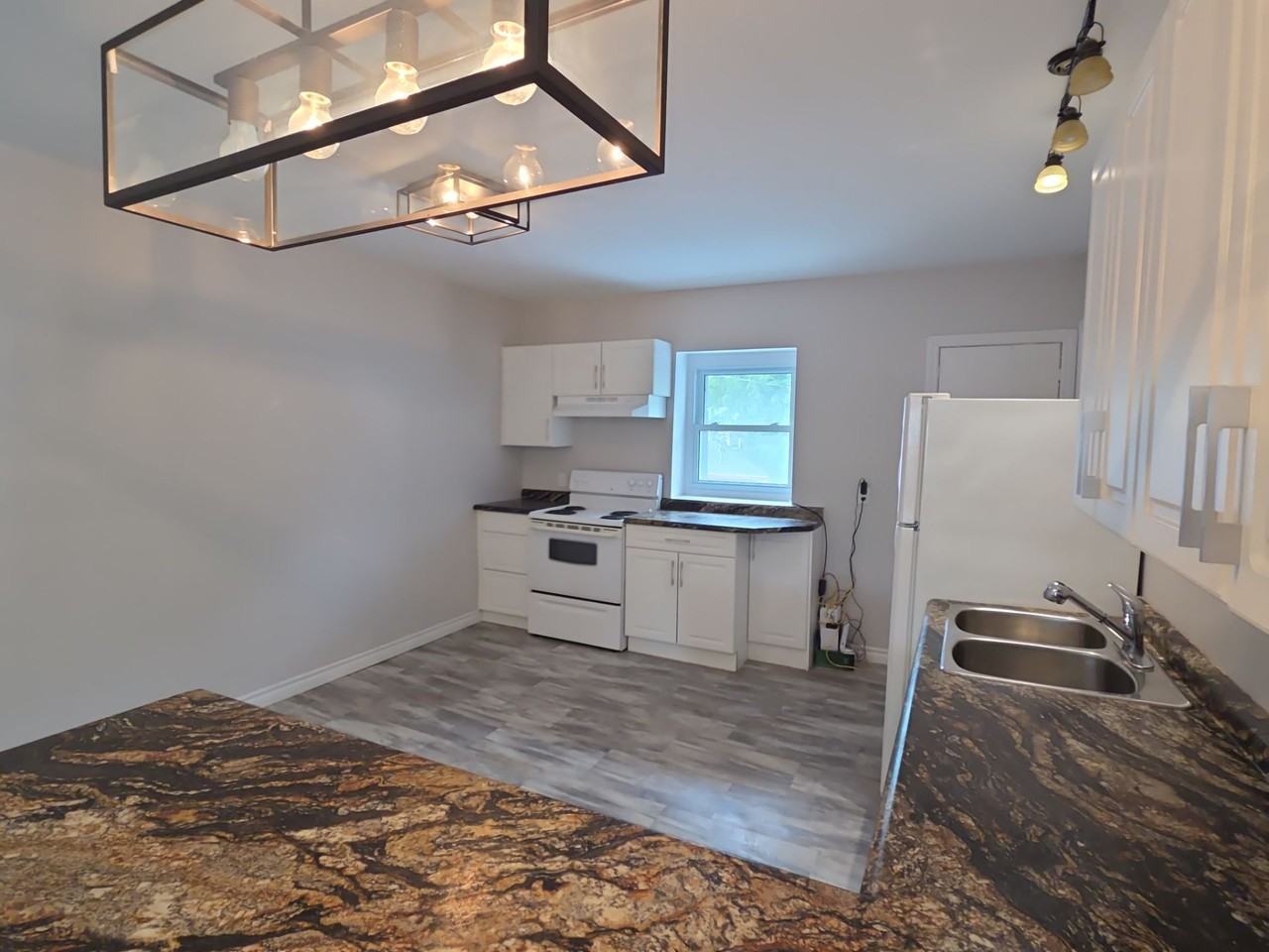 131 Brown St - Photo 7 of 17