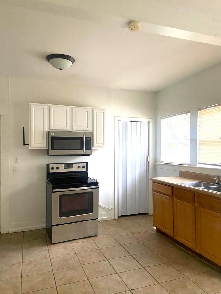 1142 14th Avenue South - Photo 3 of 16