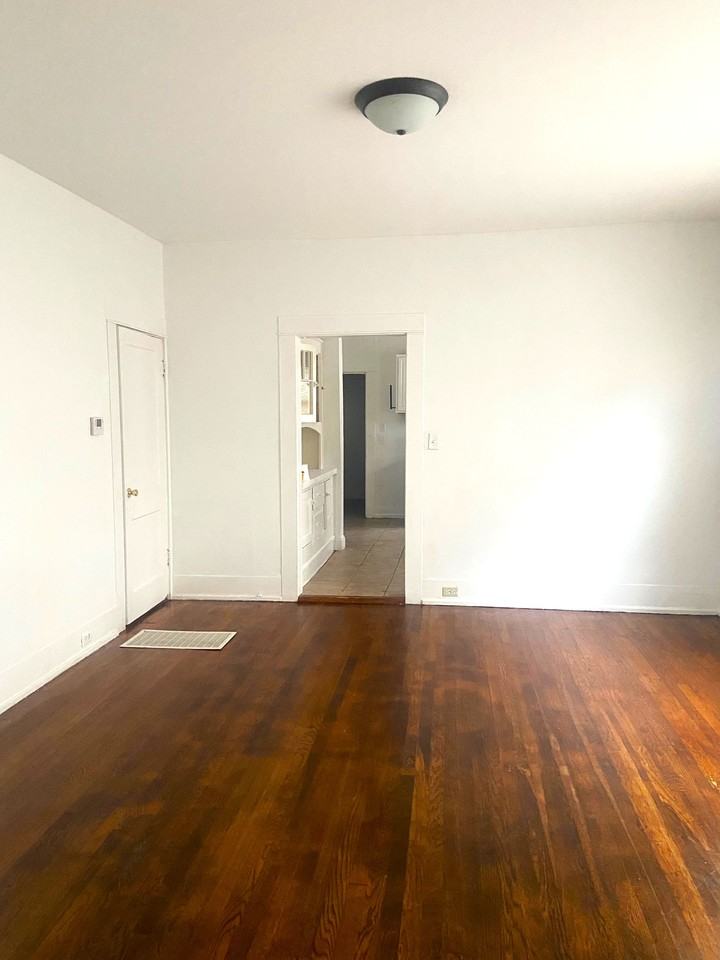 1142 14th Avenue South - Photo 4 of 16