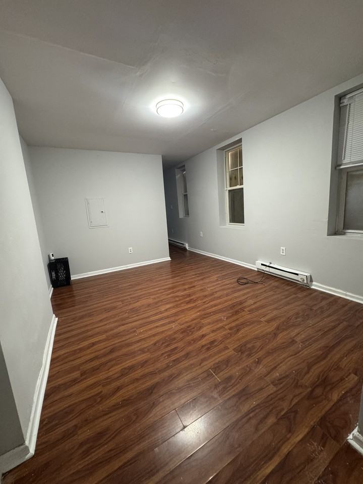 2121 N 22nd St #1 - Photo 5 of 12