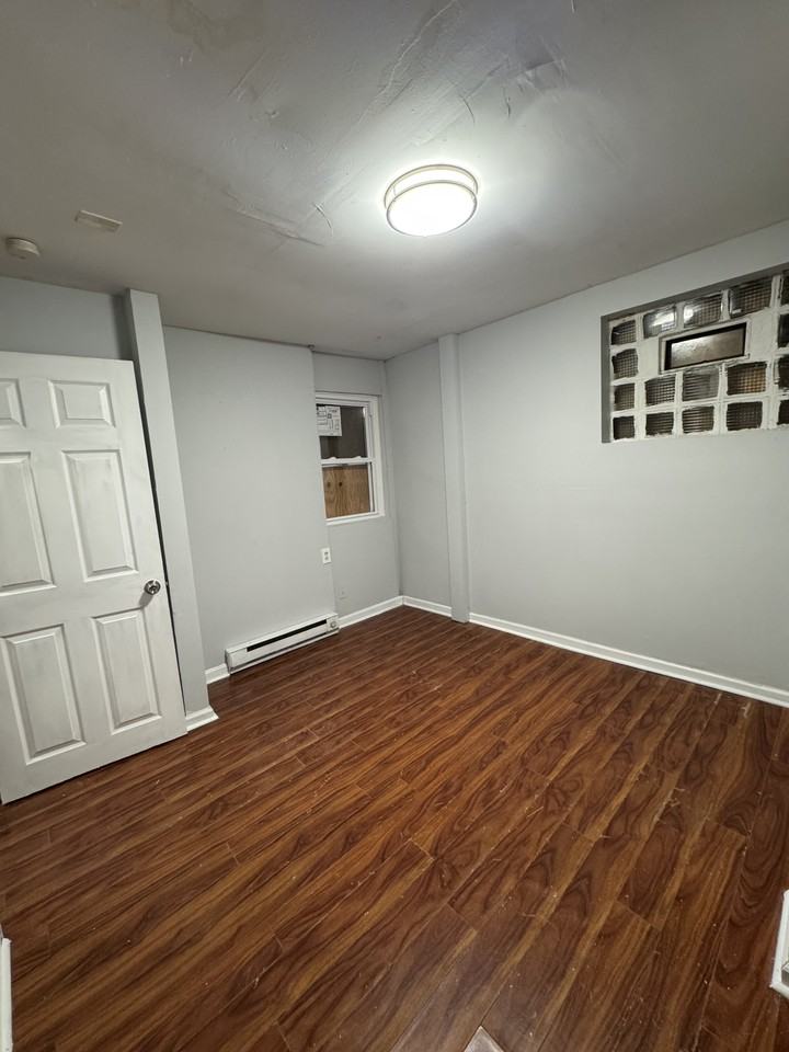 2121 N 22nd St #1 - Photo 7 of 12
