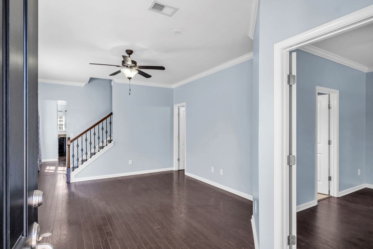 2031 Hemlock Dr #1 - Photo 4 of 25
