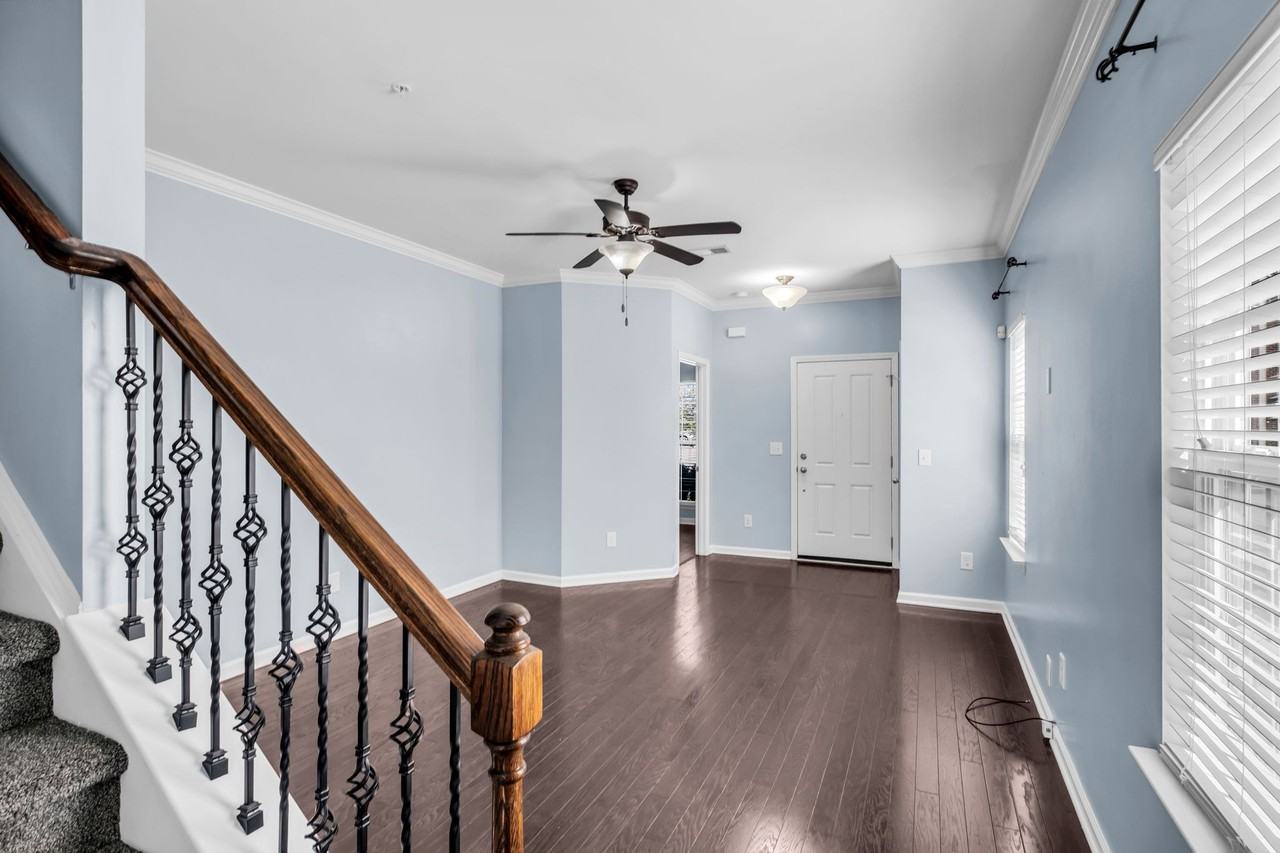2031 Hemlock Dr #1 - Photo 5 of 25