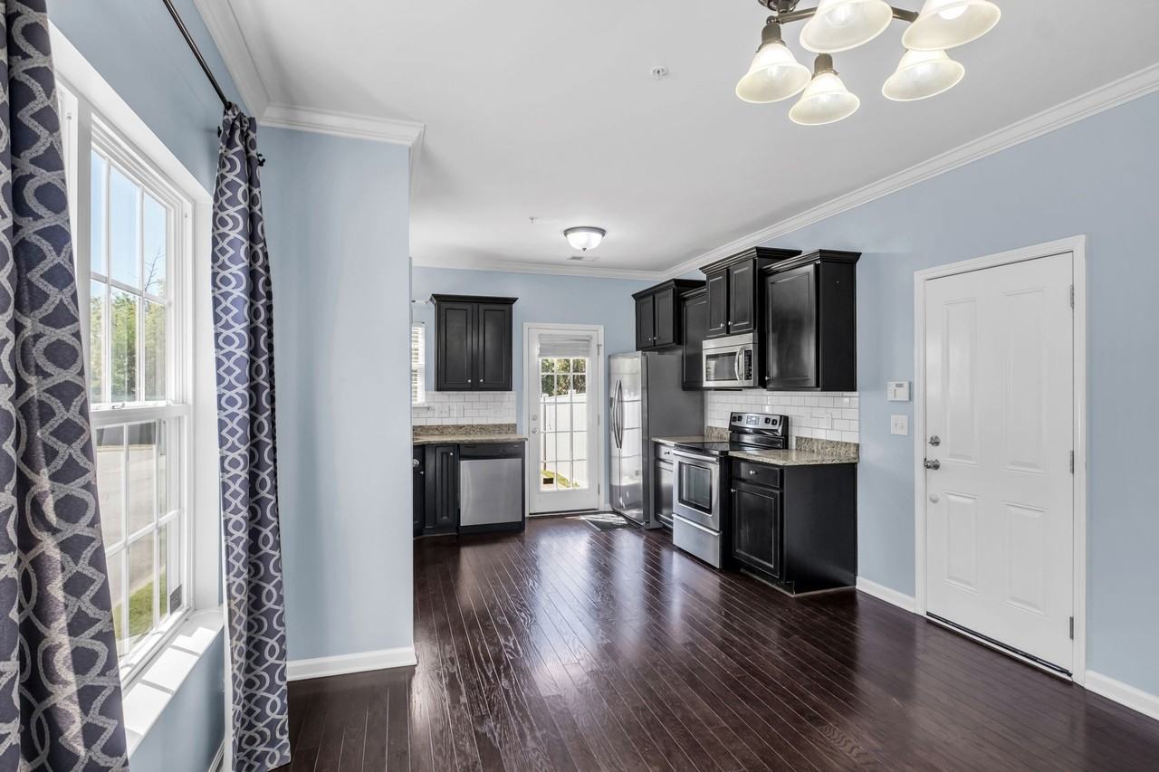 2031 Hemlock Dr #1 - Photo 7 of 25