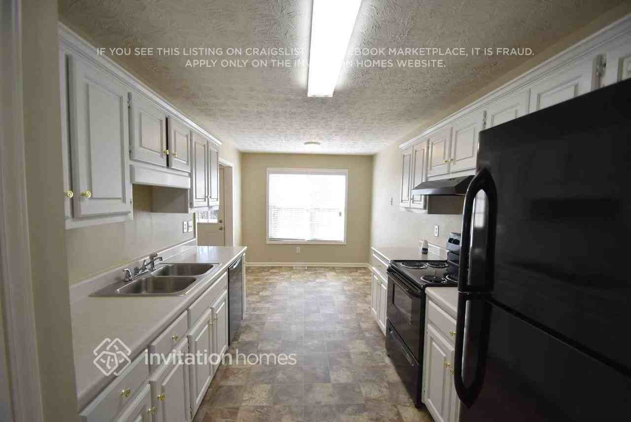 1112 Summer Chase Dr - Photo 3 of 9