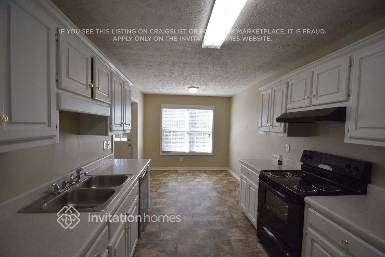 1112 Summer Chase Dr - Photo 4 of 9