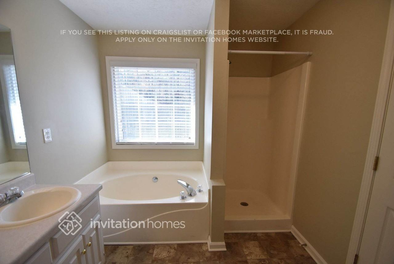 1112 Summer Chase Dr - Photo 6 of 9