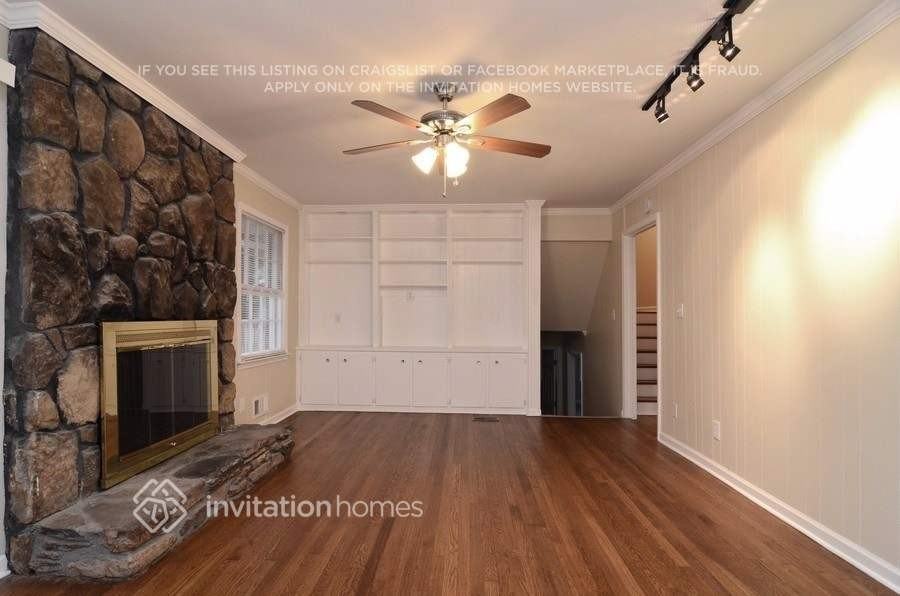 1360 Hampton Hall Dr Ne - Photo 4 of 17