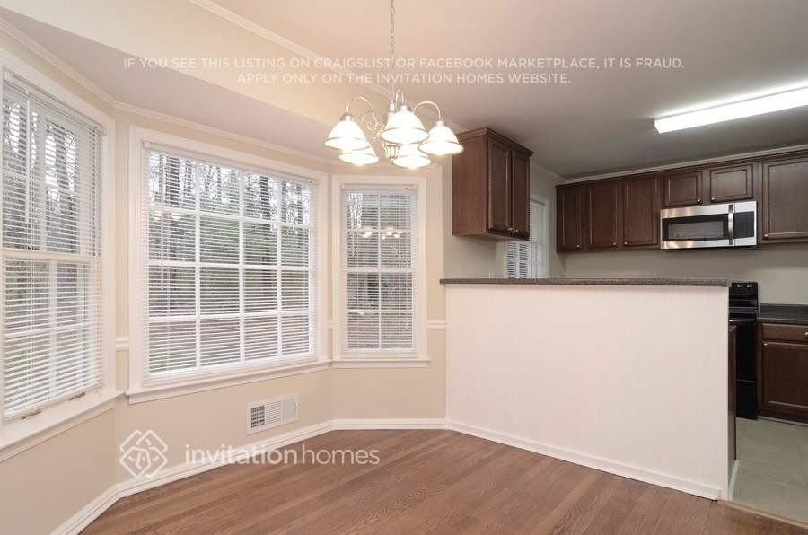 1360 Hampton Hall Dr Ne - Photo 5 of 17